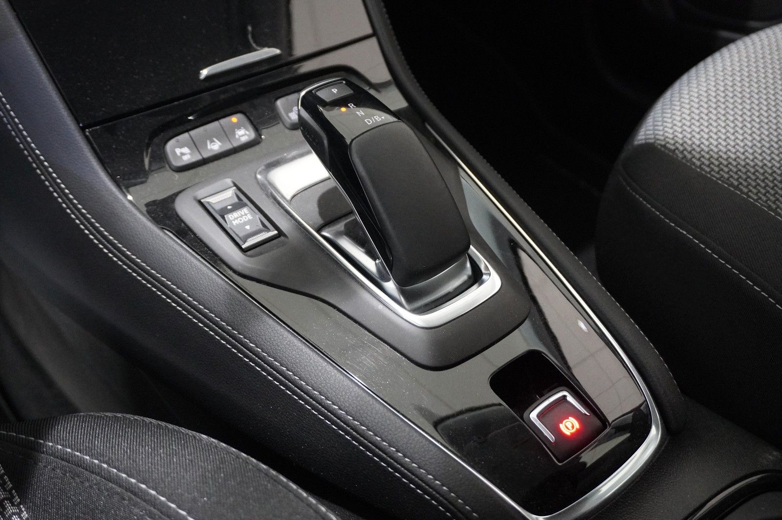 Fahrzeugabbildung Opel Grandland (X) 1.6T EDITION HYBRID NAVI/LED/VIRT.