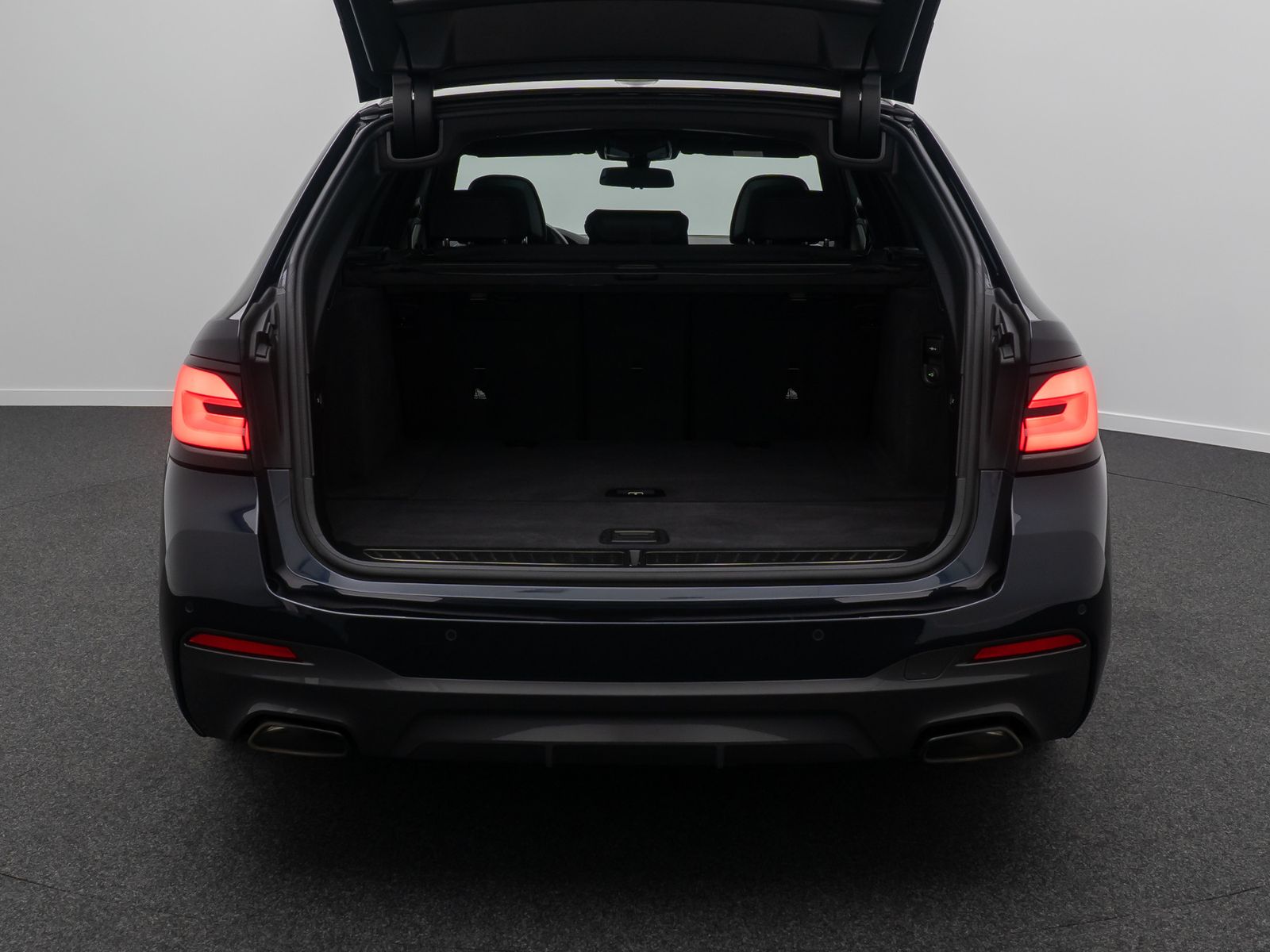 Fahrzeugabbildung BMW 540d xD M Sport Individual DAB AHK HUD H/K 20"