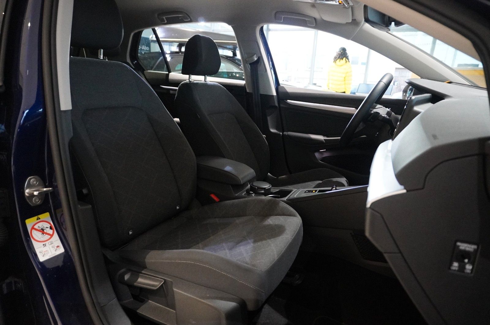 Fahrzeugabbildung Volkswagen Golf VIII Lim. 2.0 TDI LIFE DSG NAVI/LED/KAMERA