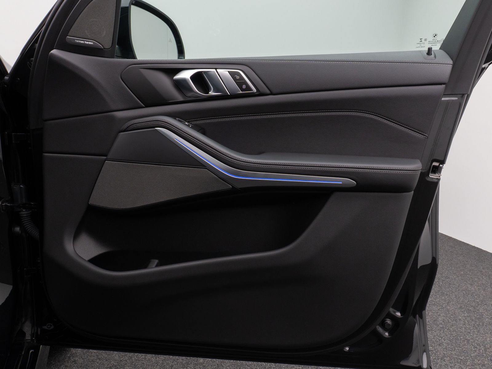 Fahrzeugabbildung BMW X5 xD30d M Sport Panorama Laser 360°HUD DAB H/K