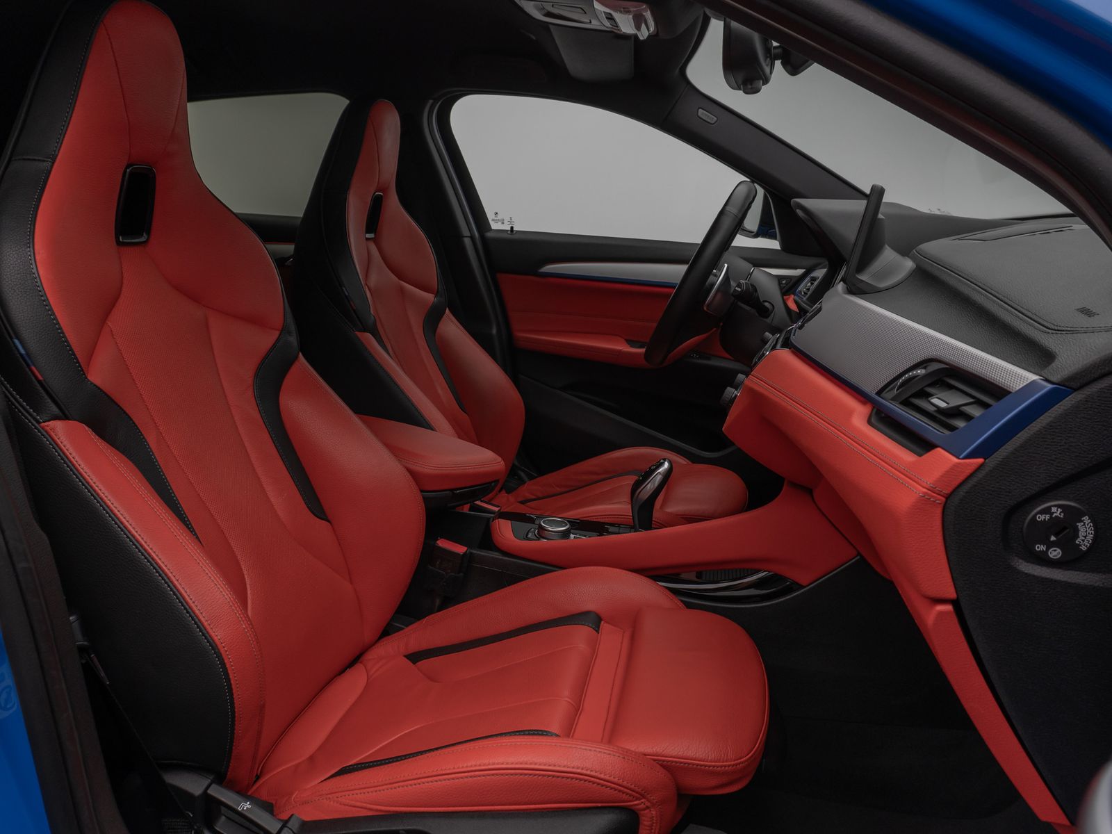 Fahrzeugabbildung BMW X2 sD18d M Sport Kamera HUD DAB HiFi Komfort 19"