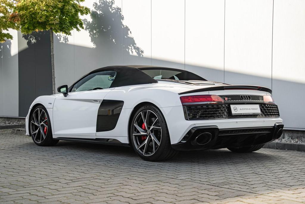 Audi R8