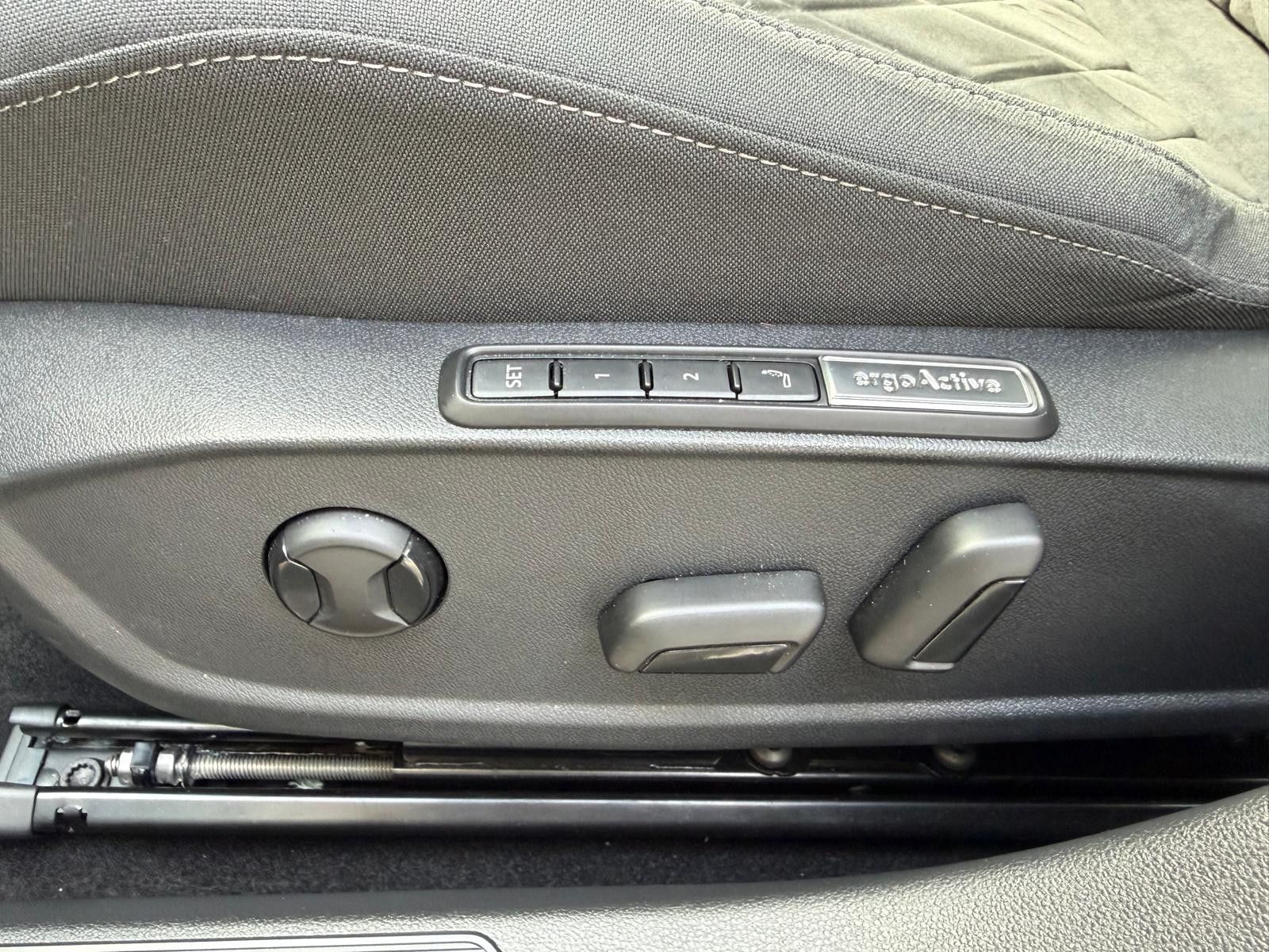 Fahrzeugabbildung Volkswagen Golf 2.0 TDI Style DSG >ALCANT+MEMO+LED+SHZ+ACC+