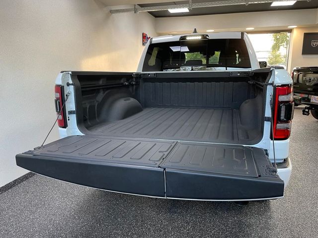 Fahrzeugabbildung Dodge LIMITED NIGHT EDITION-HUD-TAILGATE-SOFORT!!!