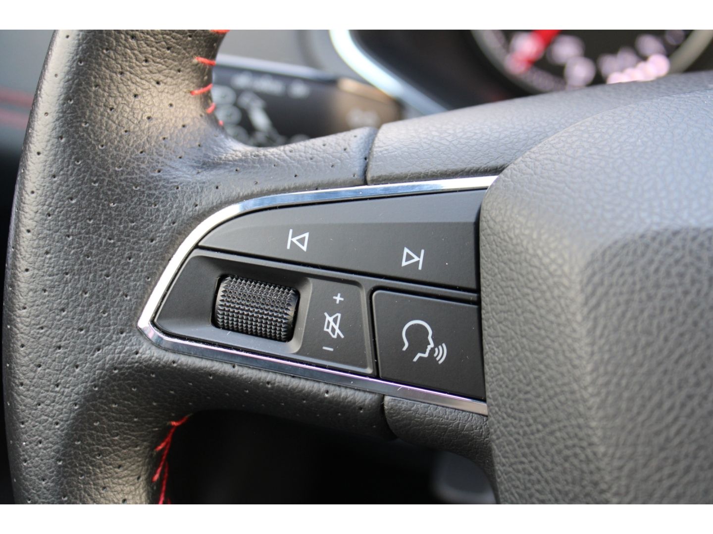 Fahrzeugabbildung SEAT Arona 1.0 TSI FR LED Navi TWA PDC DAB SHZ Tempom