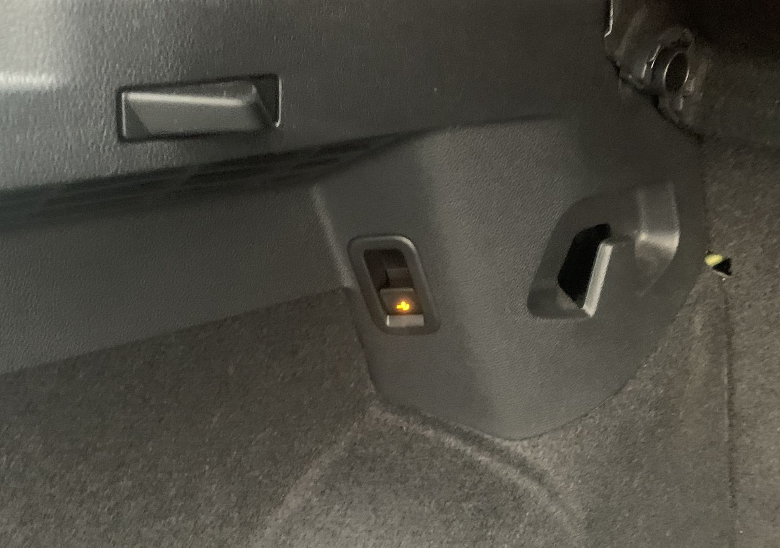 Fahrzeugabbildung Volkswagen Golf 2.0 TDI*Highline*AHK*STHZ*HeadUp*LED-Matrix