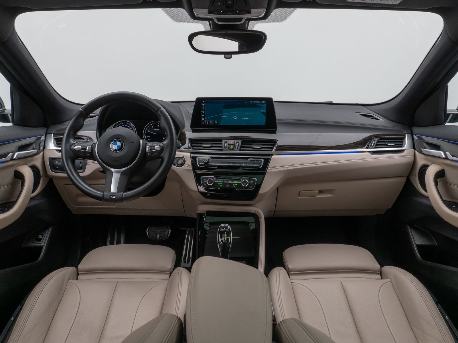 Fahrzeugabbildung BMW X2 xD20d M Sport Panorama Kamera HUD DAB Komfort