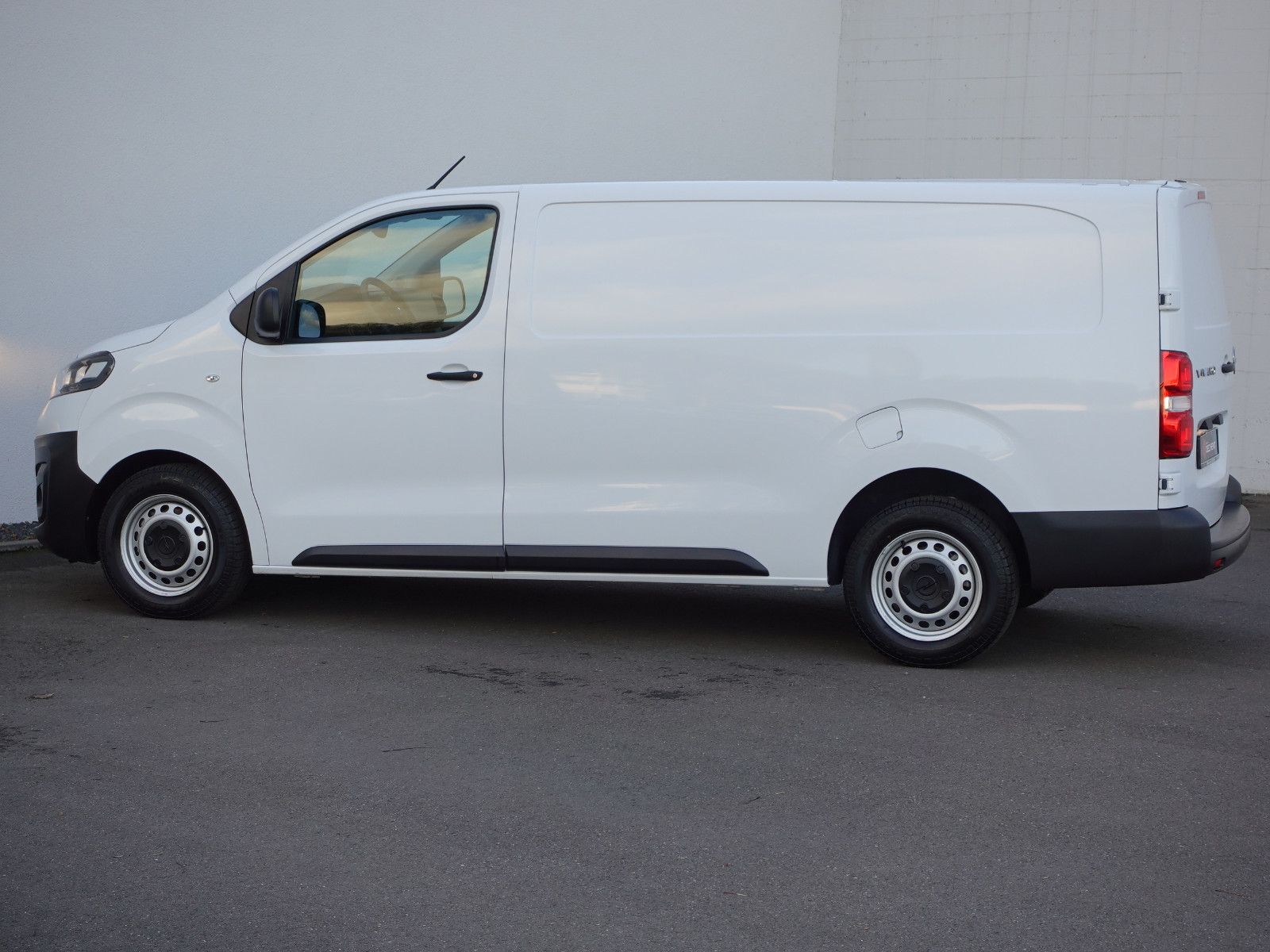 Fahrzeugabbildung Opel Vivaro Cargo 1.5 D Edition M  Klima, Allwetter