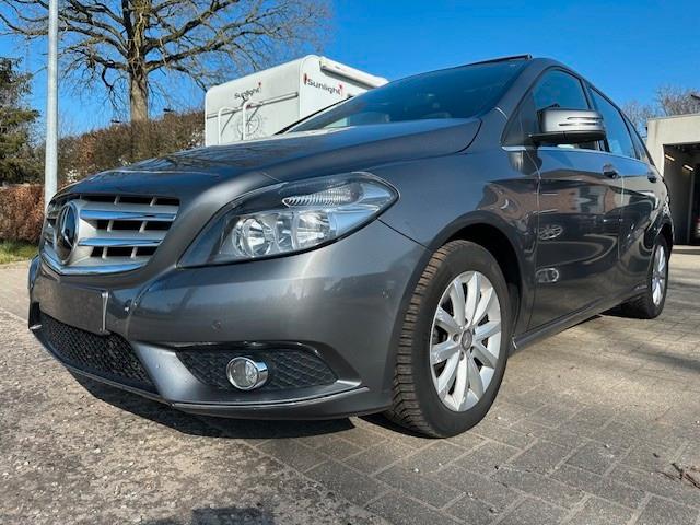 Mercedes-Benz B 180 BlueEFFICIENCY Automatic, Panorama, Leder