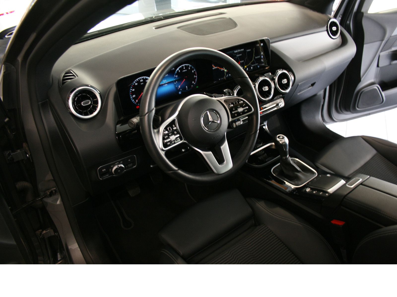 Fahrzeugabbildung Mercedes-Benz B 180 Progres. *MBUX *Pano-Dach*LED*Kamera