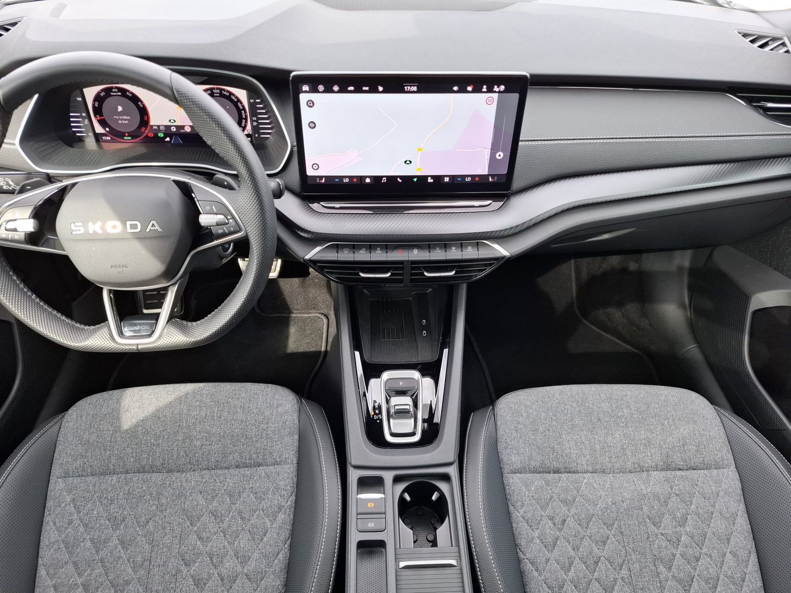 Fahrzeugabbildung SKODA Octavia 1.5 DSG Sportline PANO*MATRIX*AHK*5J.GAR