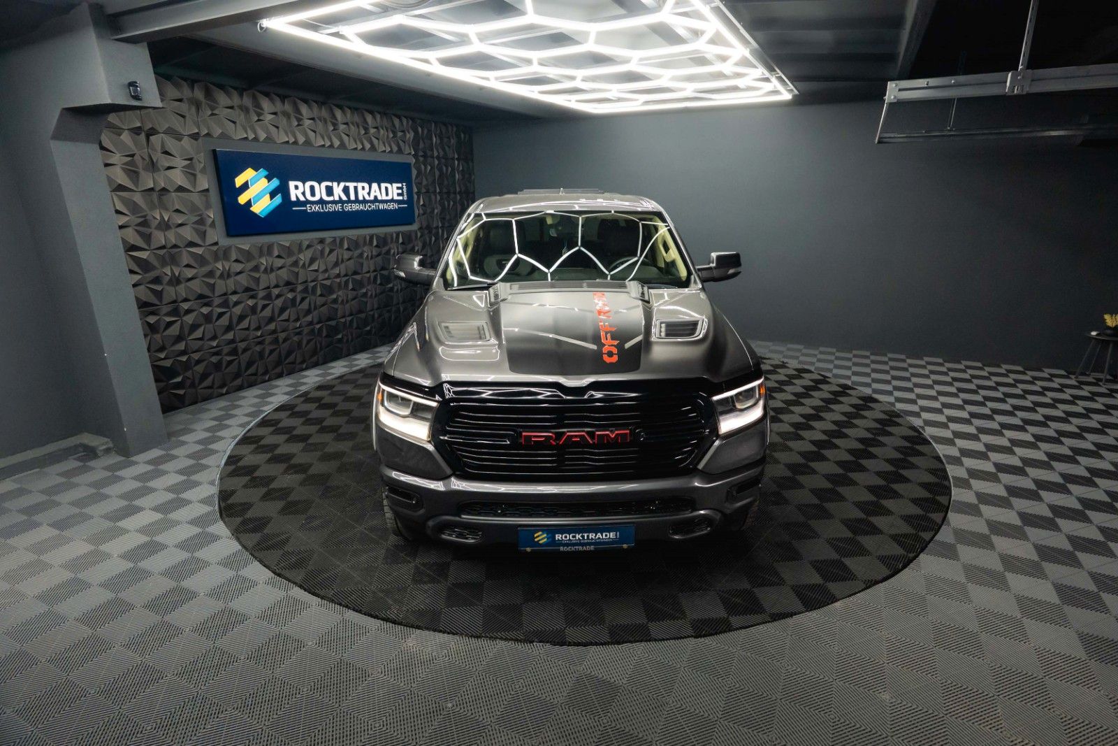 Fahrzeugabbildung Dodge RAM 5.7 V8 HEMI 4x4 OFFROAD NightPaket AXLE LOCK