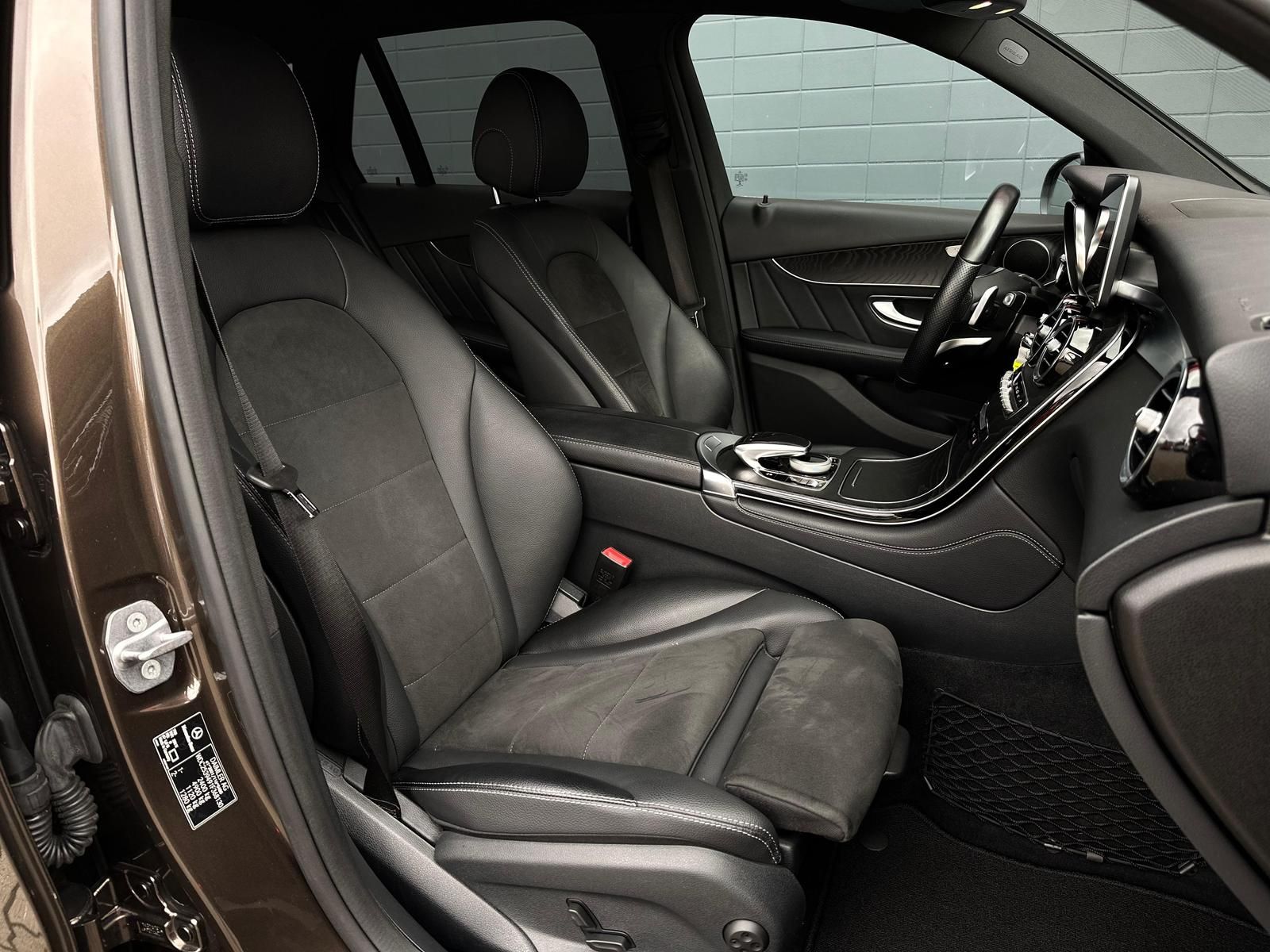 MERCEDES-BENZ GLC 300 AMG 4MATIC* LED#AHK#TEMPO#SPUR#NAVI#SHZ - Image 15