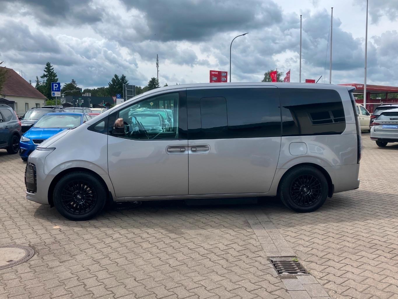 Hyundai Staria Premium 2.2 CRDi Rollstuhllift
