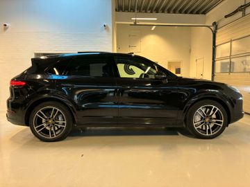 Porsche Cayenne - 2