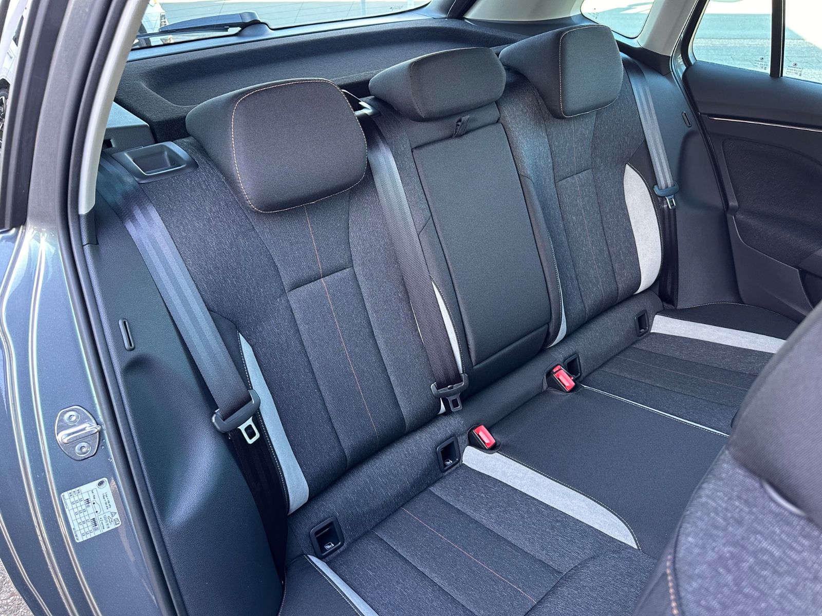 Fahrzeugabbildung SKODA Kamiq Selection 1.0 TSI DSG ACC/LED/PDC/eHeck