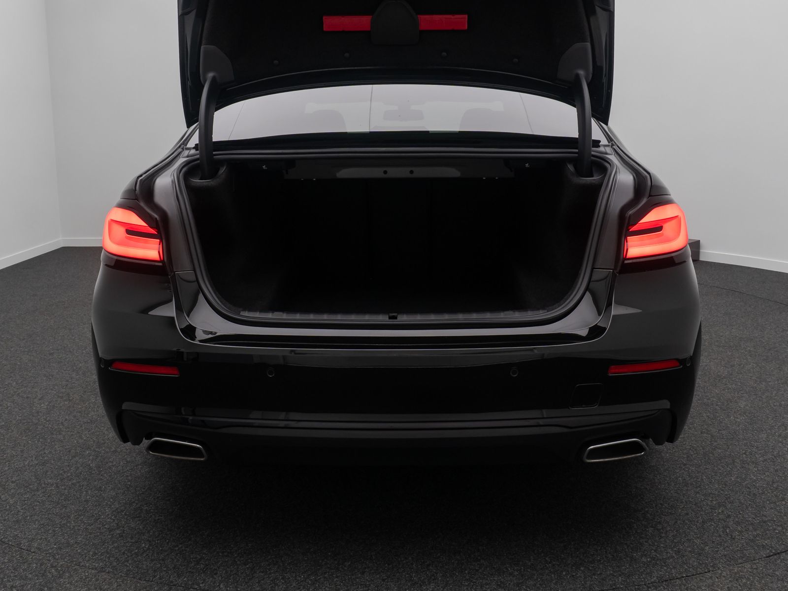 Fahrzeugabbildung BMW 520i Kamera DAB CockPitPro StandhzgAlarm LED