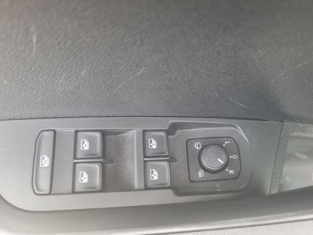 Fahrzeugabbildung SKODA Karoq 1,5 TSI DSG Sportline NAVI LED MATRIX AHK