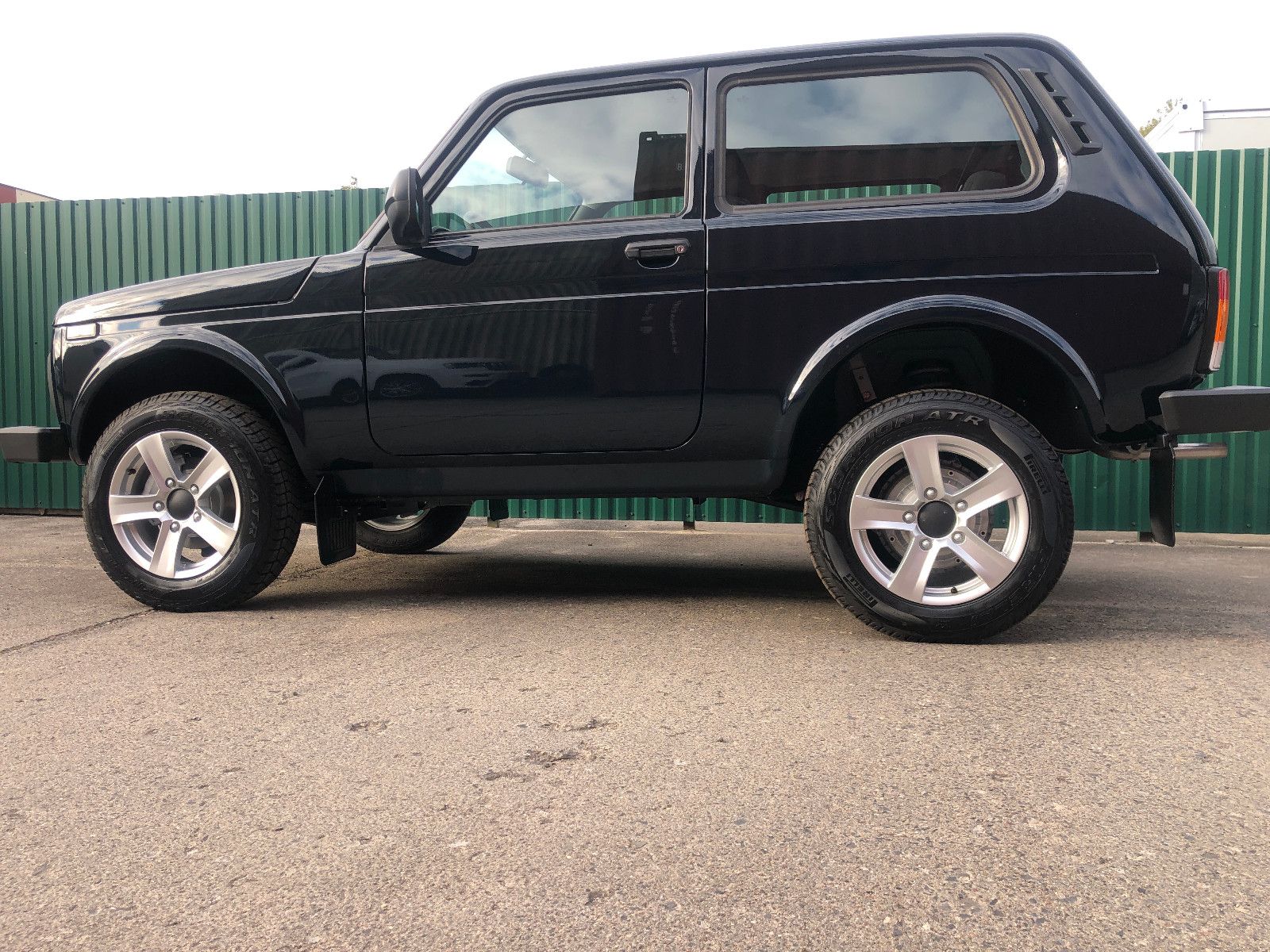 Fahrzeugabbildung Lada Niva "PREMIUM PLUS" KLIMA/ SITZHEIZUNG AET-2025!