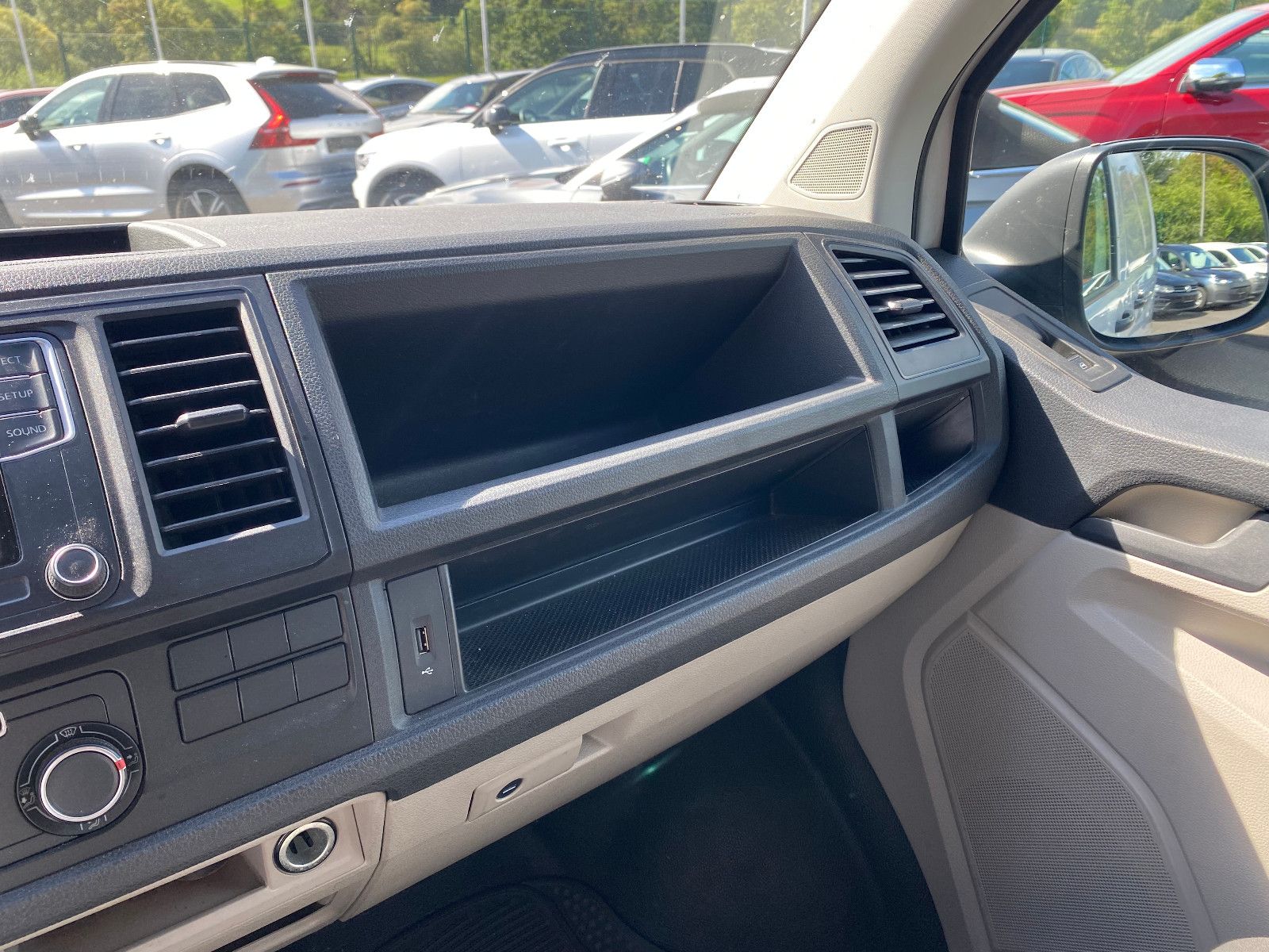 Fahrzeugabbildung Volkswagen T6 Transporter EcoProfi 3-Sitzer AHK SHZ Klima
