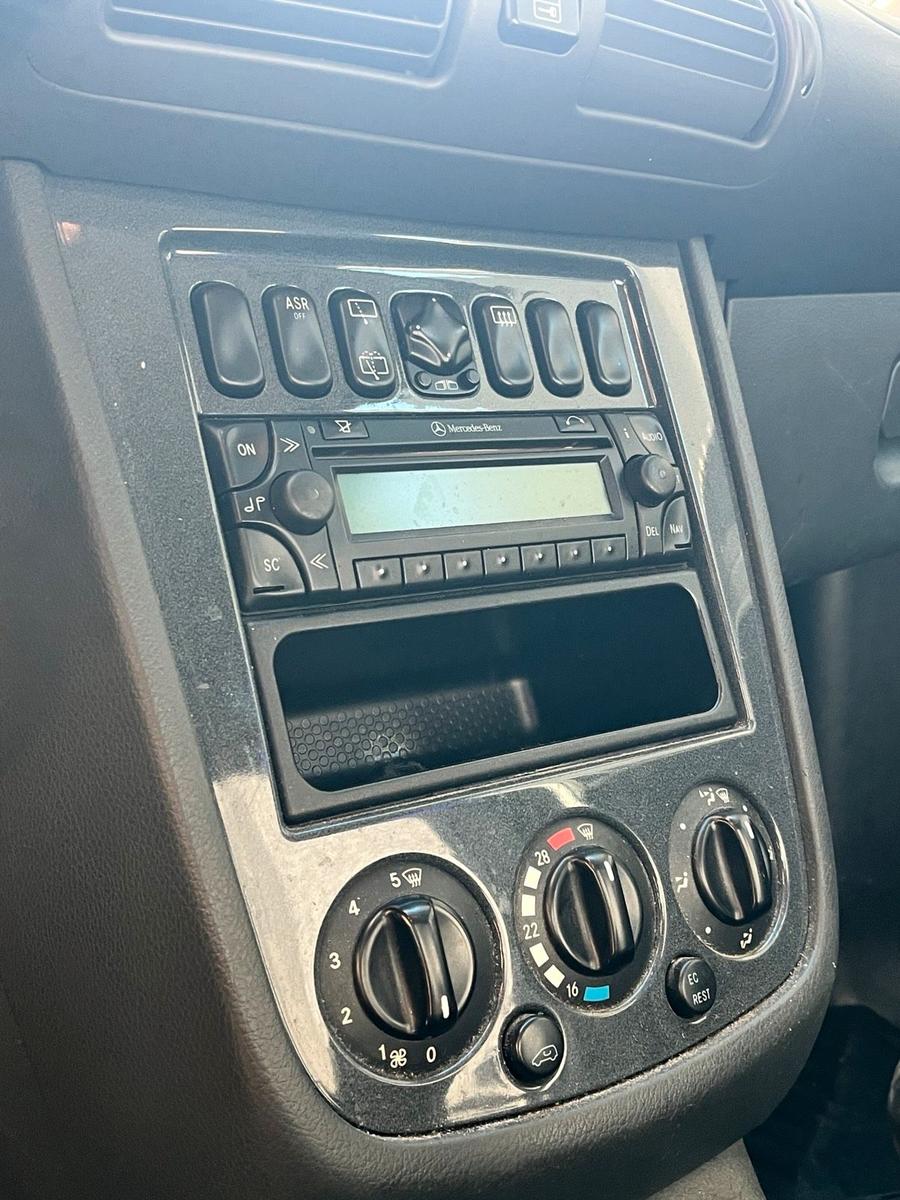 Mercedes-Benz Vaneo 2005 — photo 12