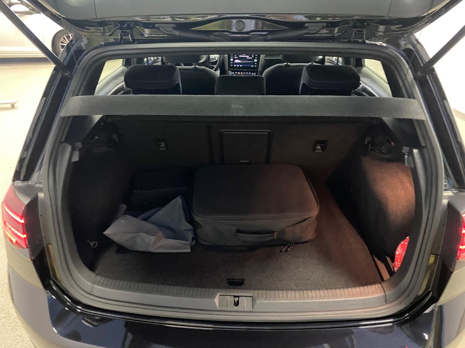 Fahrzeugabbildung Volkswagen Golf VII 1.4 PLUG-IN HYBRID GTE+AHK+MATRIX+ACC