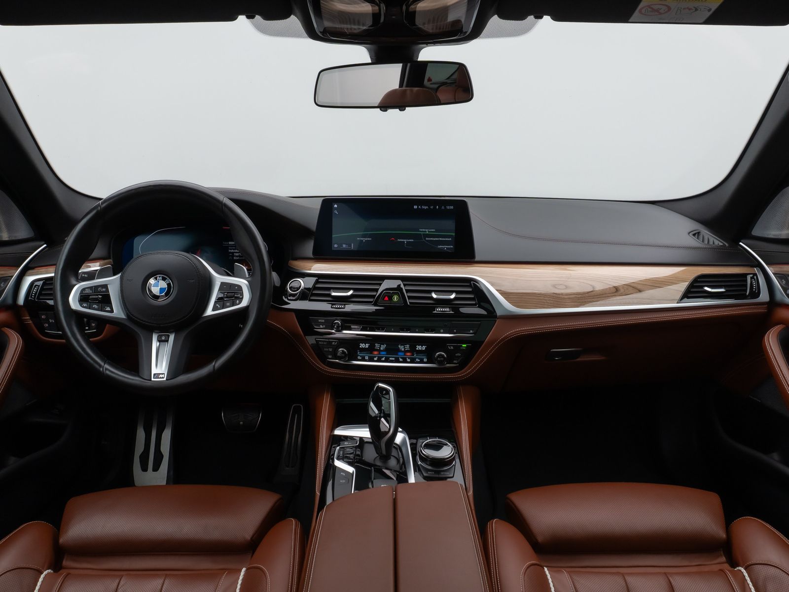 Fahrzeugabbildung BMW 540d xD M Sport Panorama 360°HUD B&W NightVision