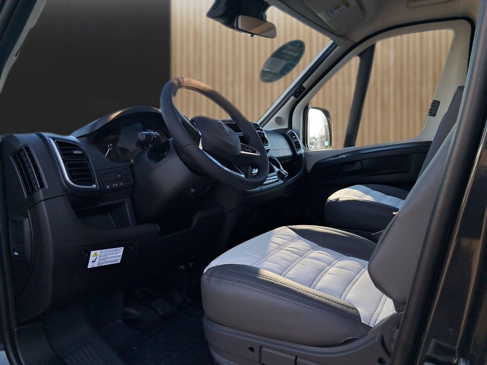 Fahrzeugabbildung Sunlight Adventure V 66 Automatik, Dörr Edition, TV