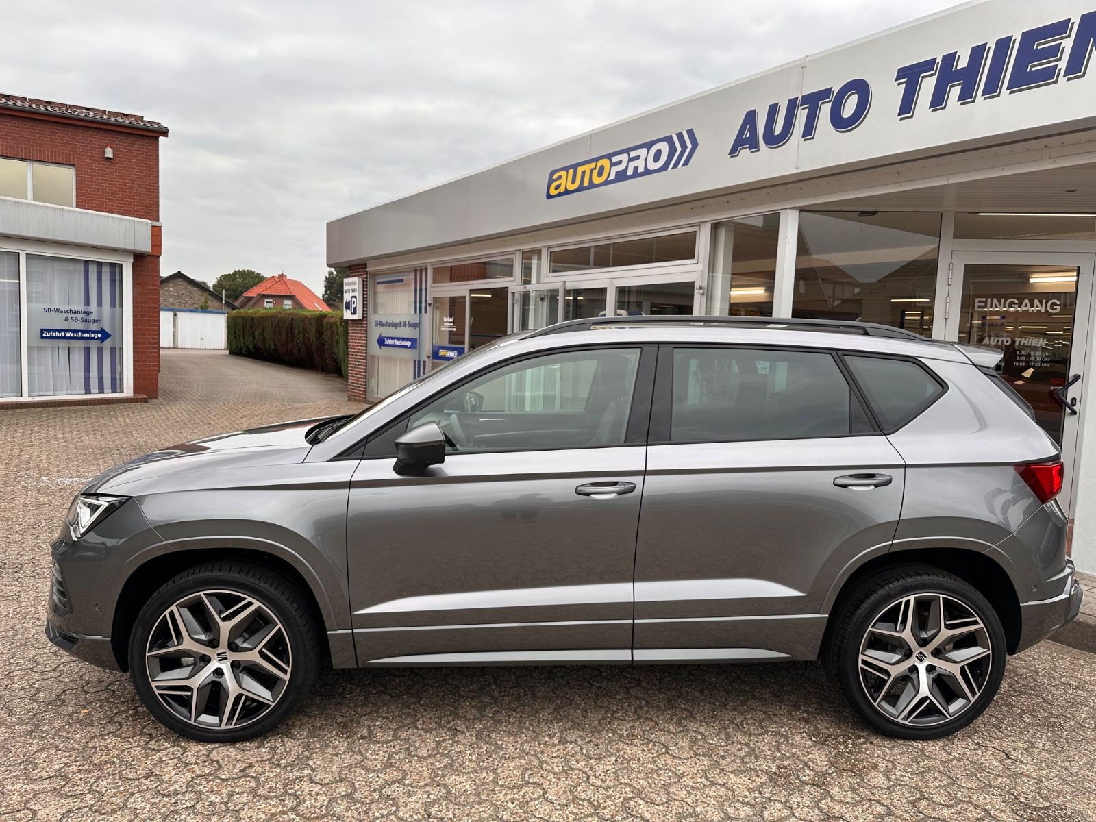 Fahrzeugabbildung SEAT Ateca FR 1.5 TSI DSG AHK/ACC/NAVI/LED/eHeck/SHZ