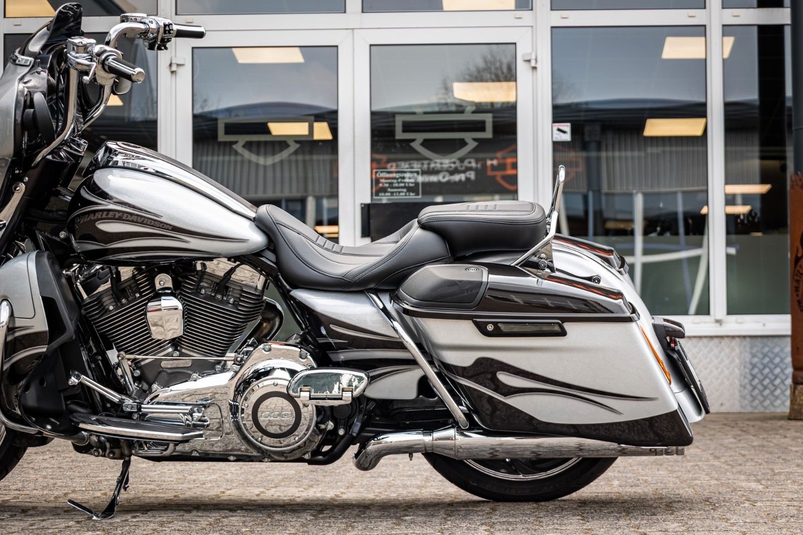 Fahrzeugabbildung Harley-Davidson CVO STREET GLIDE 110 FLHXSE - KESSTECH