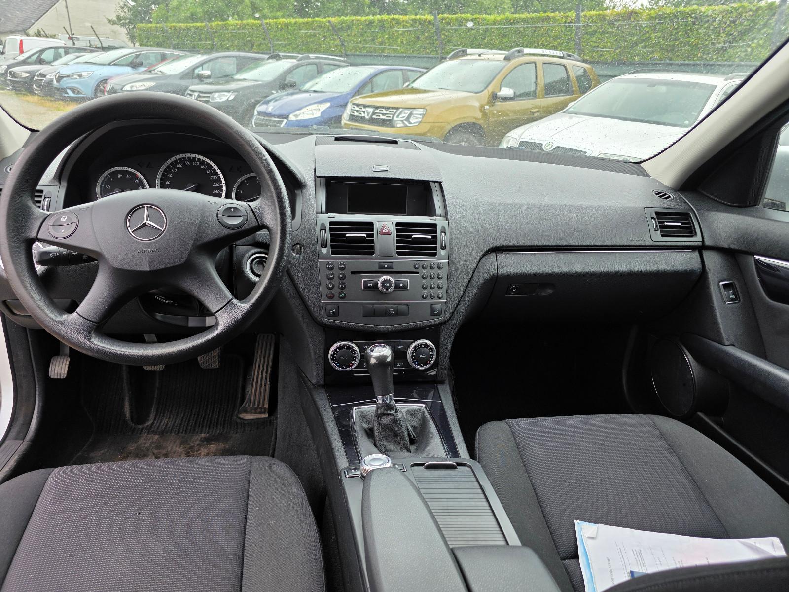 Mercedes-Benz C200 2011 — photo 10