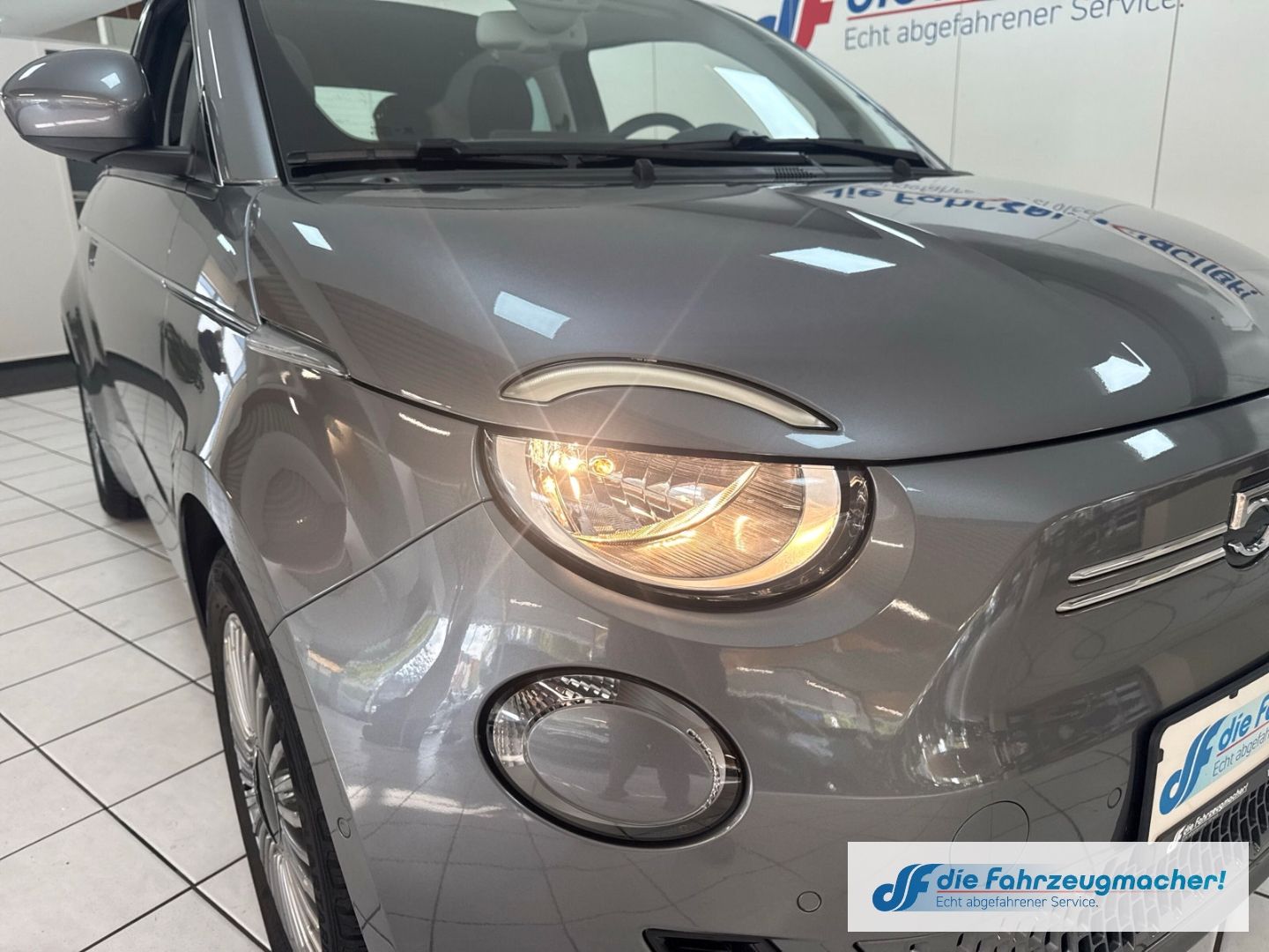 Fahrzeugabbildung Fiat 500 e CABRIO Sitzhzg CarPlay Kamera Klimaautom F