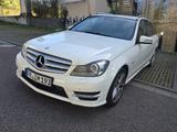 Mercedes-Benz Mercedes Benz C180 Combi Tüv bis 05-2027 - Mercedes-Benz C 180 mit Benzin-Antrieb: Kombi, 2.0