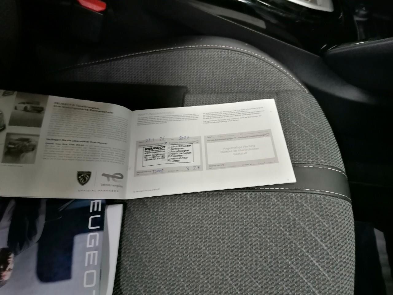 Fahrzeugabbildung Peugeot 2008 1.2 HYBRID ALLURE E-DSC NAVI/LED/SPORT/VIRT