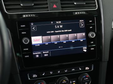 Volkswagen Golf Variant 1.6TDI DSG IQ DRIVE LED KAMERA ACC