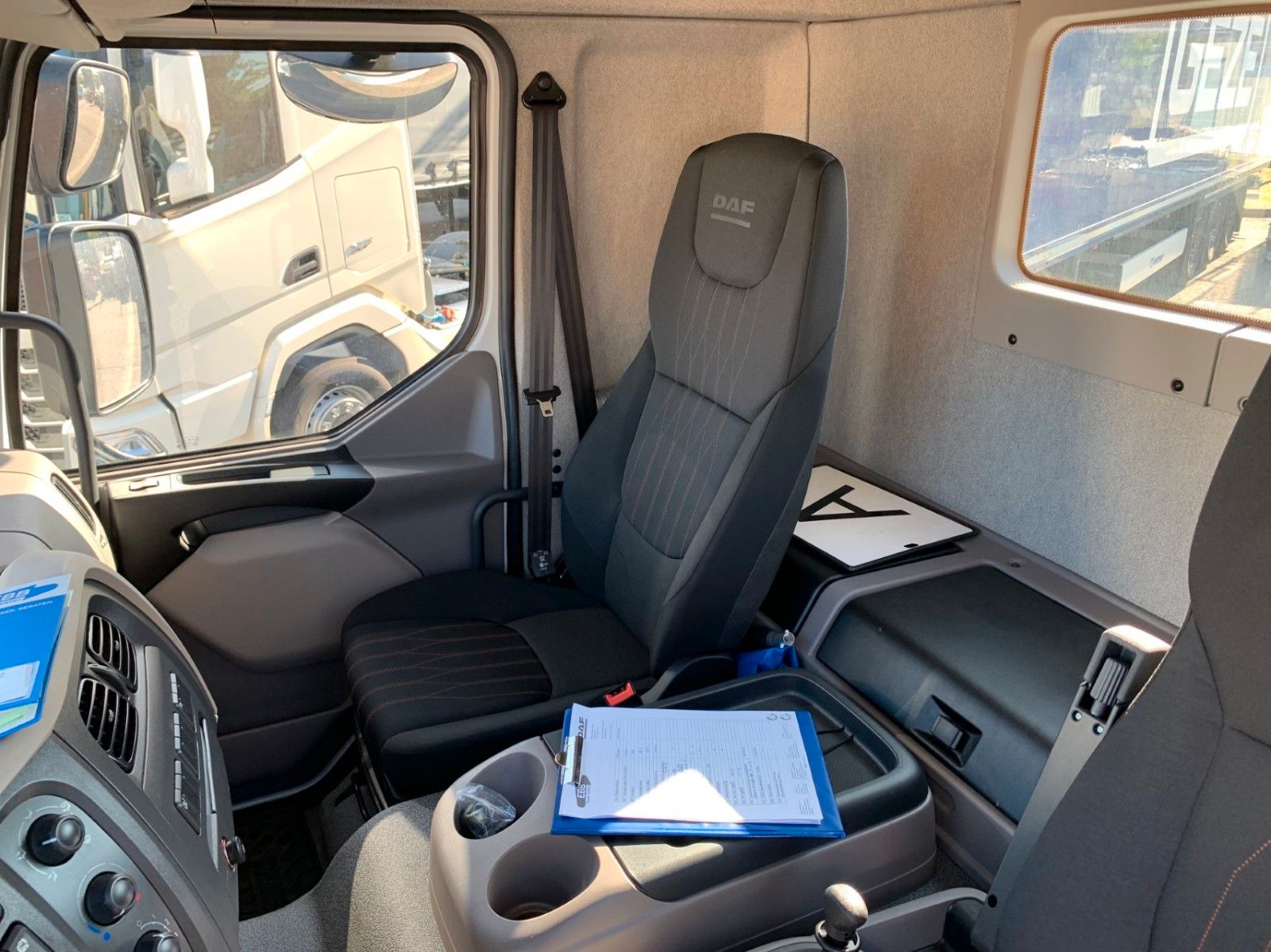 Fahrzeugabbildung DAF LF 310 18t VDL Absetzkipper