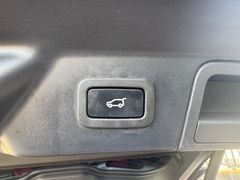 LAND ROVER Range Rover Velar 3.0 D300 R-DYNAMIC S AWD LAND ROVER Range Rover Velar 3.0 D300 R-DYNAMIC S AWD