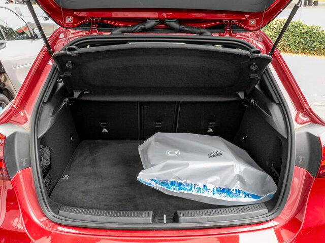 Mercedes-Benz A 250 e AMG Advanced AHK Night Red Sitzhzg. Kame
