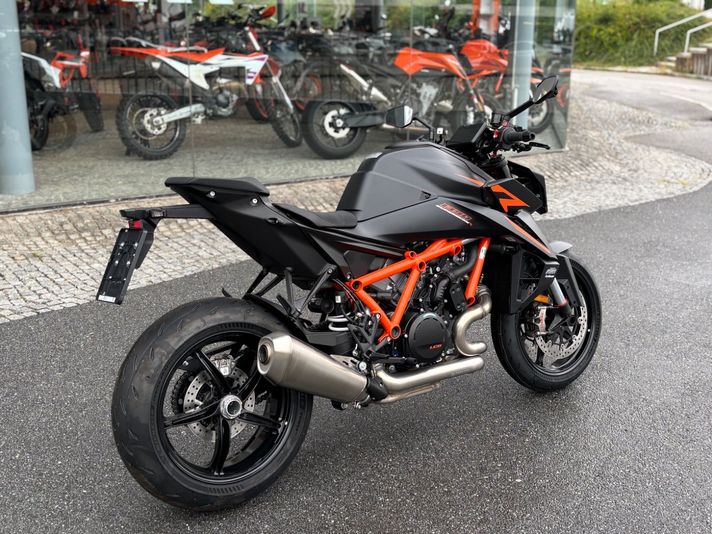 Fahrzeugabbildung KTM 1390 Super Duke R Modell 26 Techpack kostenlos