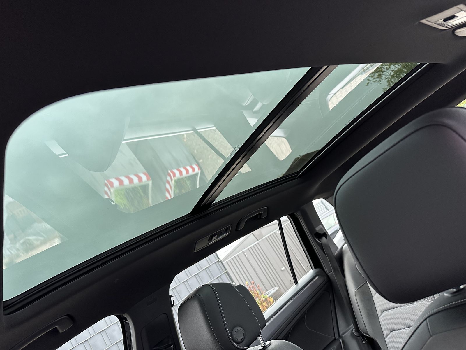 Fahrzeugabbildung Volkswagen Tiguan Allspace 2.0 TDI 4M R-Line NAV+LED+PANO