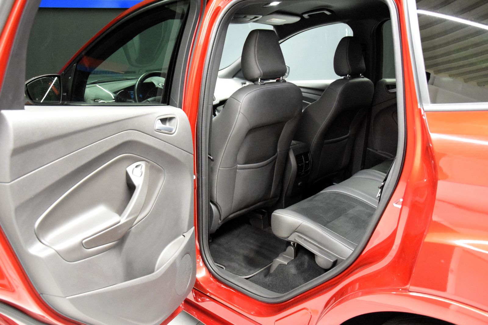 Fahrzeugabbildung Ford Kuga ST-Line Tempomat Kamera PDC Bi-Xenon el.Hkl