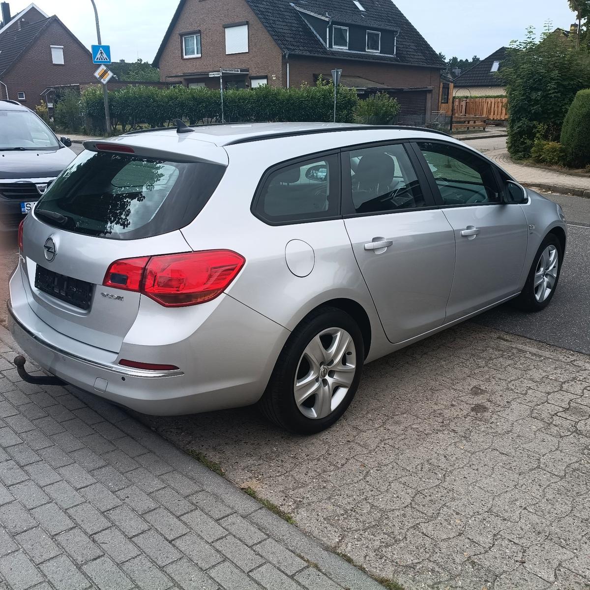 Opel Astra 2014 — photo 6