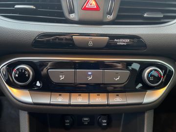 Fahrzeugabbildung Hyundai i30 FL Kombi 1.0 T-GDI 48V Select SHZ RFK