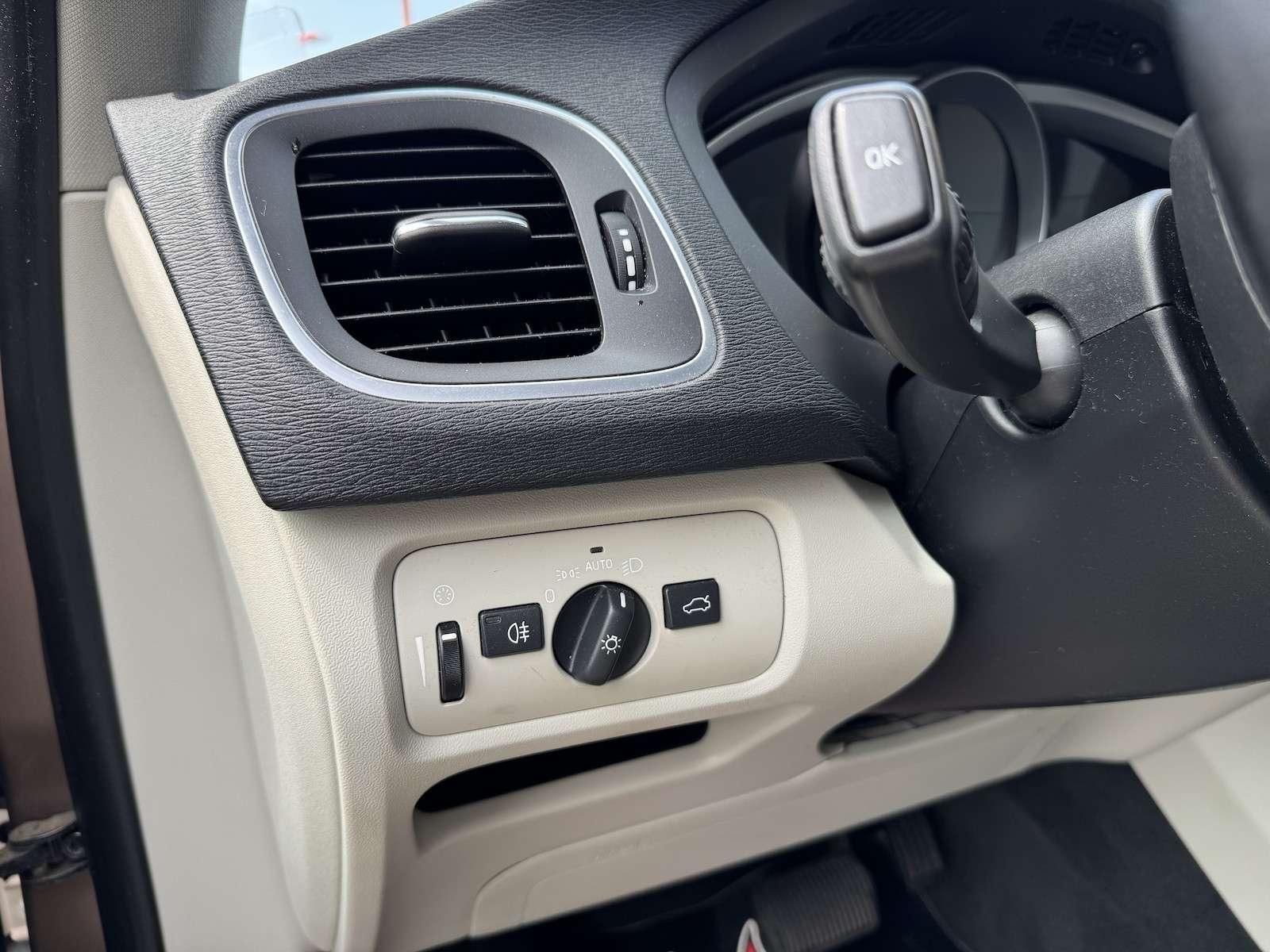 Fahrzeugabbildung Volvo V40 Cross Country T5 AWD/Navi/Xenon/StandHz 1...