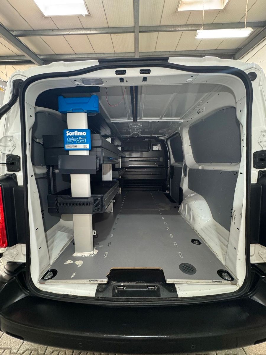 Fahrzeugabbildung Opel Vivaro 2.0 D Edition L3 #Sortimo#Kamera#Carplay#