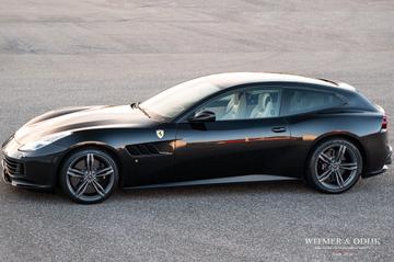 2017 Ferrari GTC4LUSSO photo 1