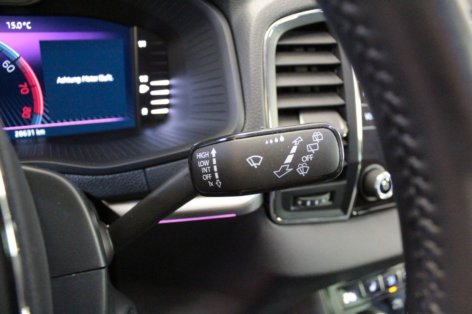 Fahrzeugabbildung SKODA Karoq 1.5l TSI ACT DSG TOUR  AHK schwenkbar