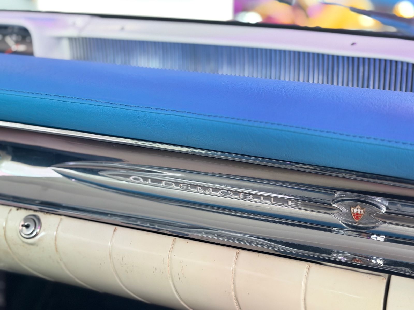 4-Door Holiday Sedan Super 88