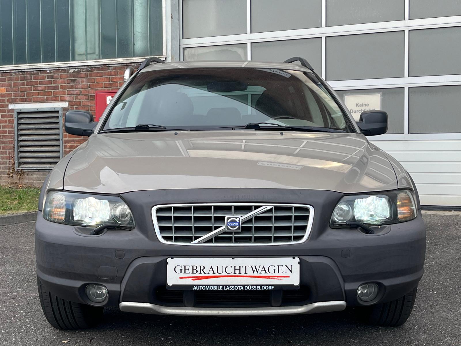 Volvo XC70 2004 — rear view