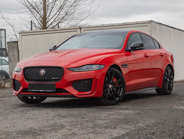 Jaguar XE P300 R-DYNAMIC BLACK AWD MATRIX/CARPLAY/LHZ